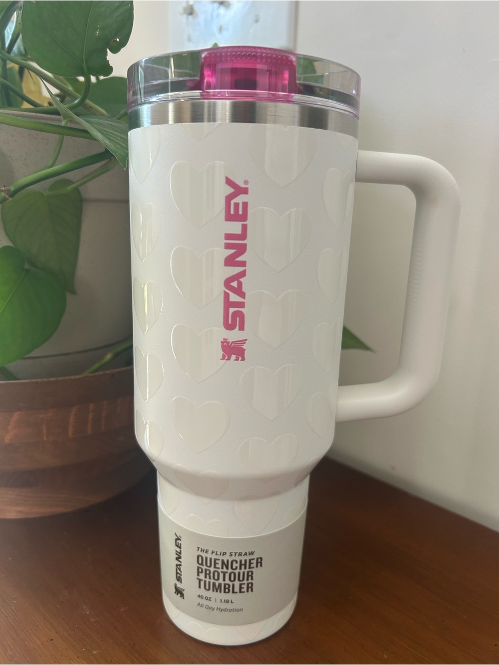 Stanley White & Pink Heart-Pattern Quencher Tumbler 40oz (LIMITED EDITION!)